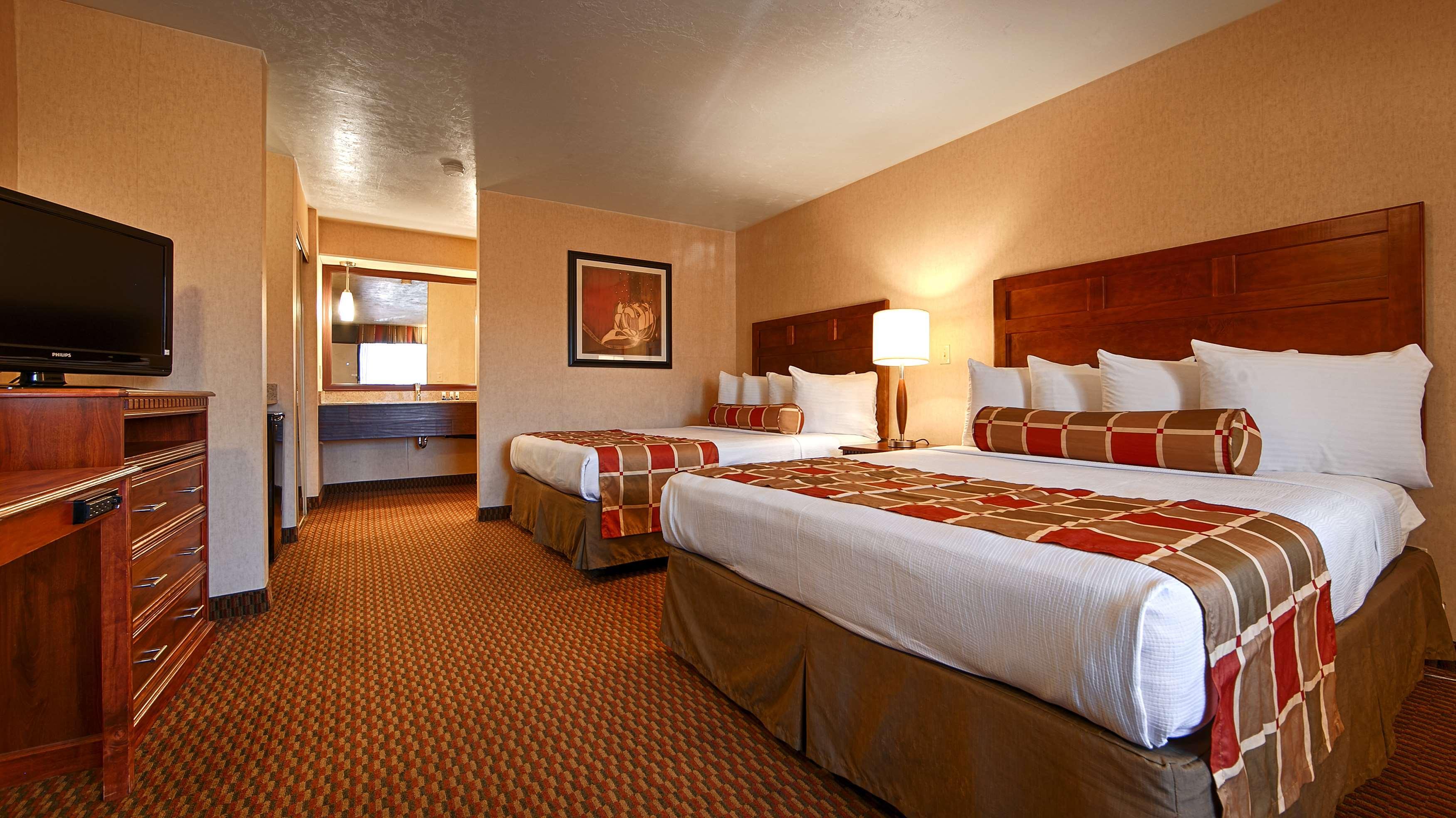 Best Western Plus Weston Inn Лоуган Екстериор снимка