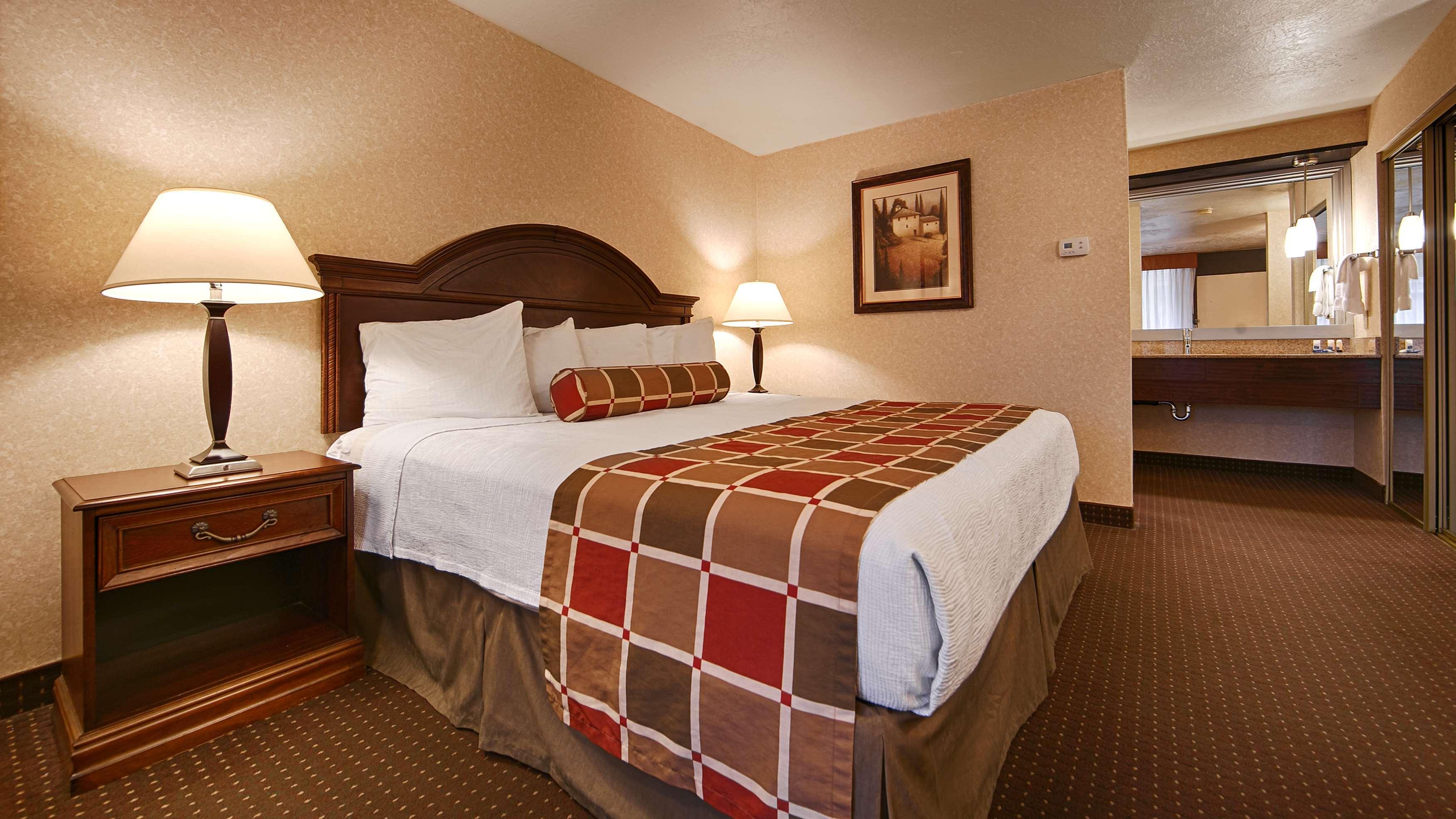 Best Western Plus Weston Inn Лоуган Екстериор снимка