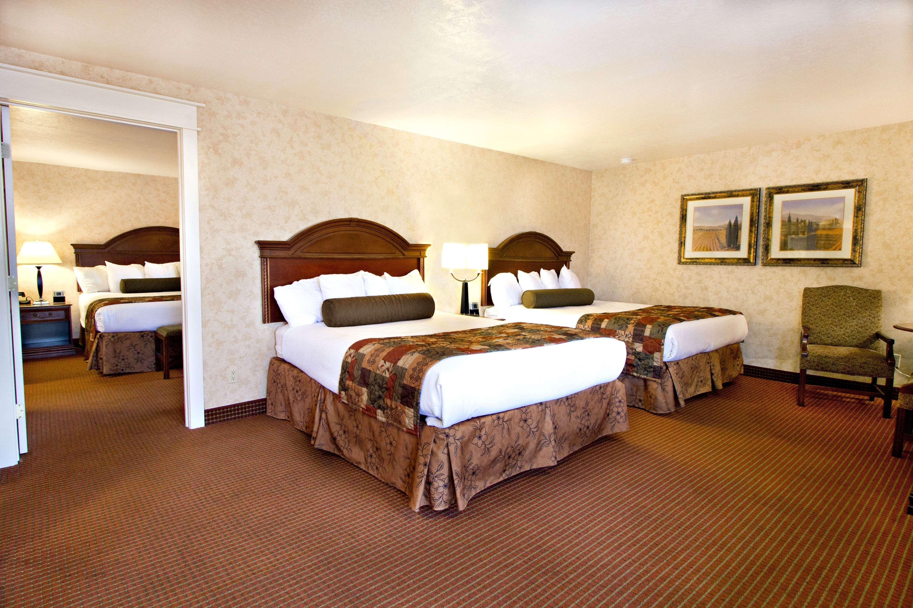 Best Western Plus Weston Inn Лоуган Екстериор снимка