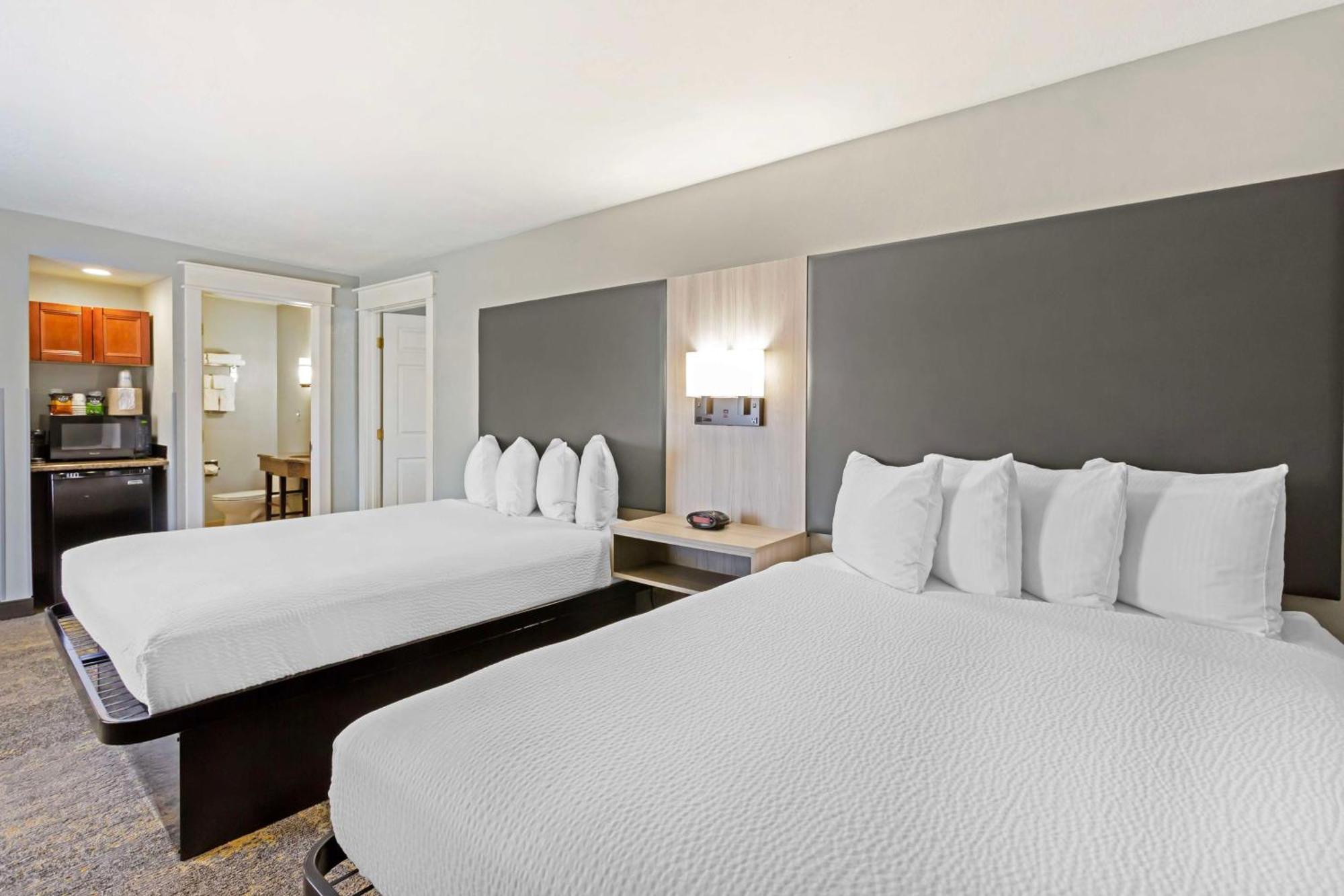 Best Western Plus Weston Inn Лоуган Екстериор снимка