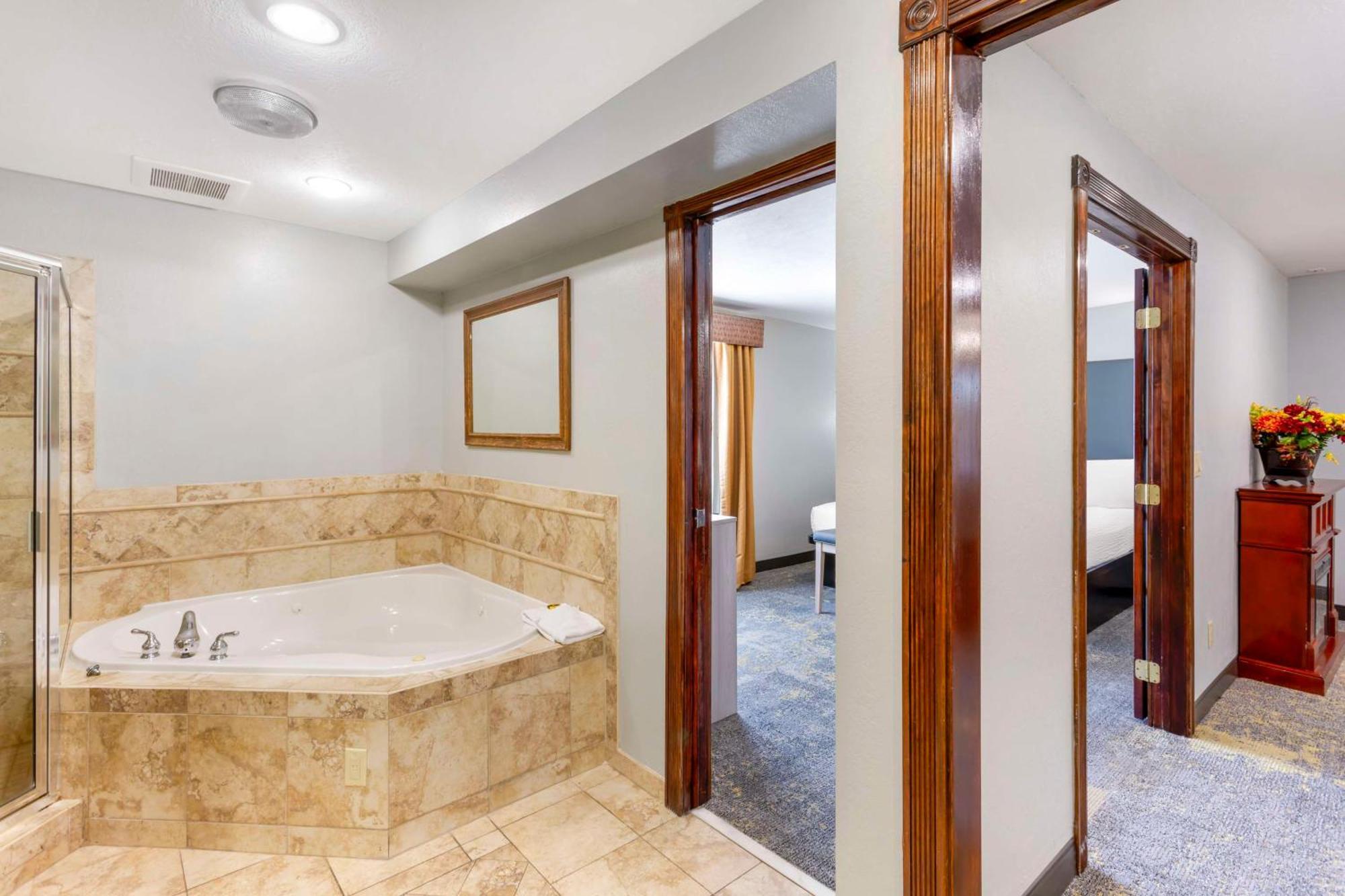 Best Western Plus Weston Inn Лоуган Екстериор снимка