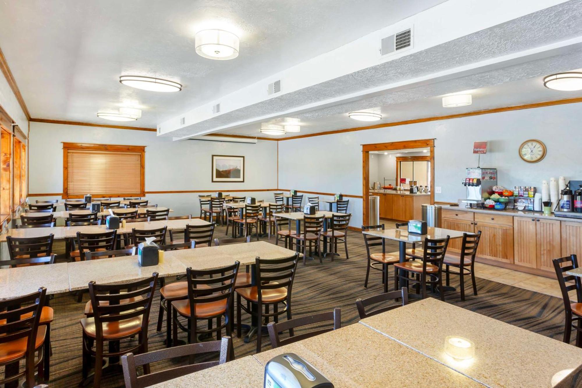 Best Western Plus Weston Inn Лоуган Екстериор снимка