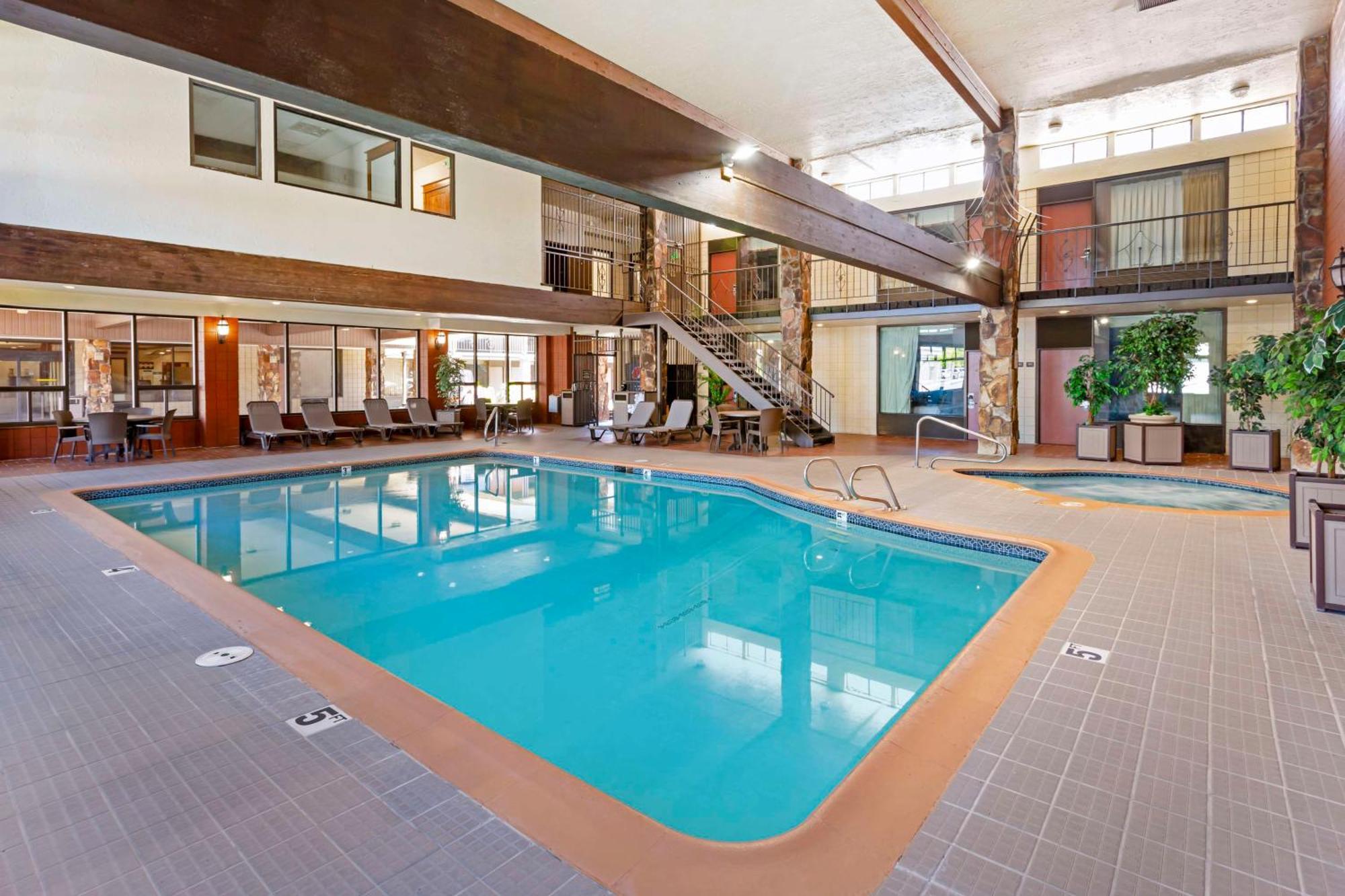 Best Western Plus Weston Inn Лоуган Екстериор снимка