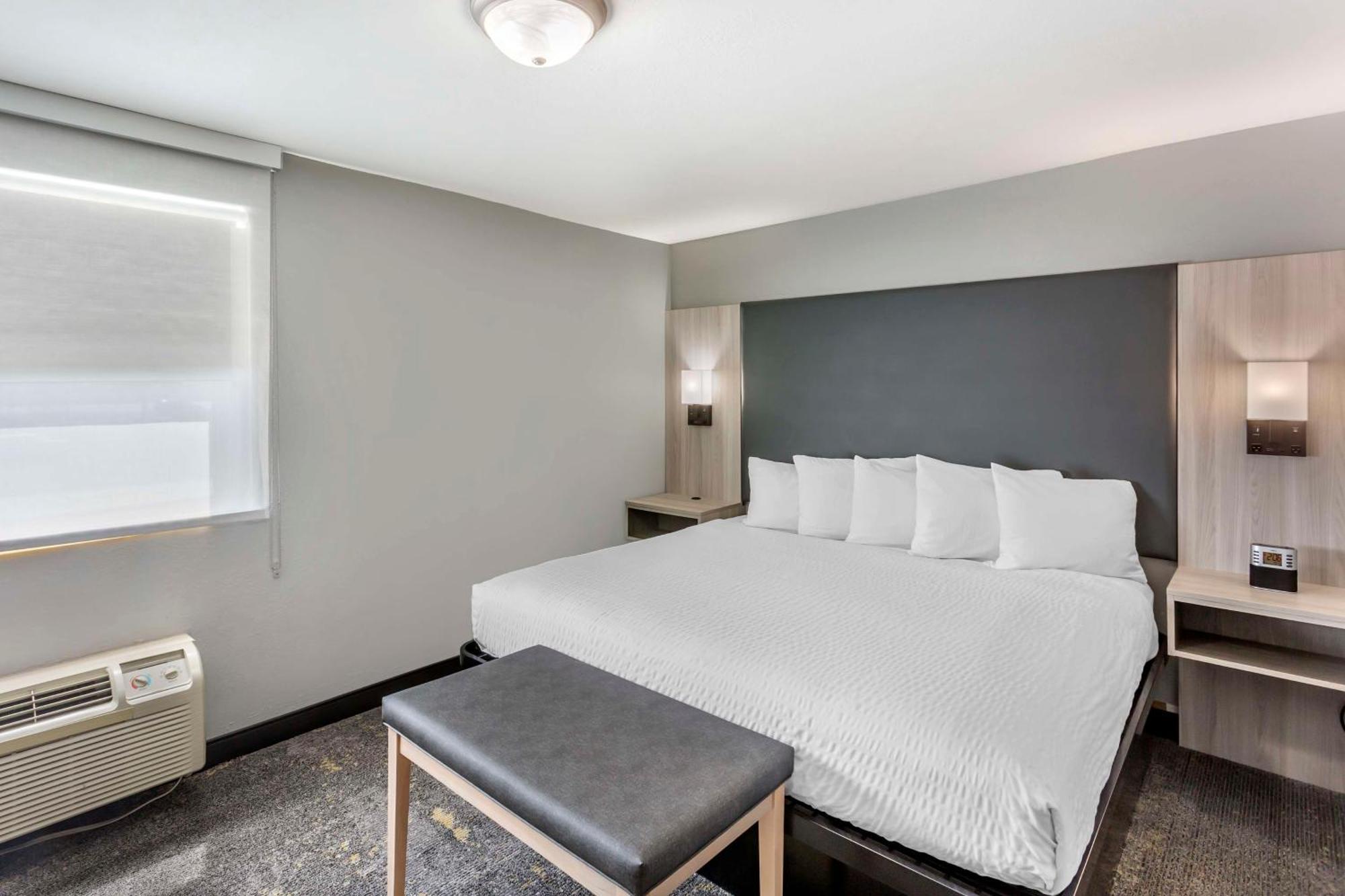 Best Western Plus Weston Inn Лоуган Екстериор снимка